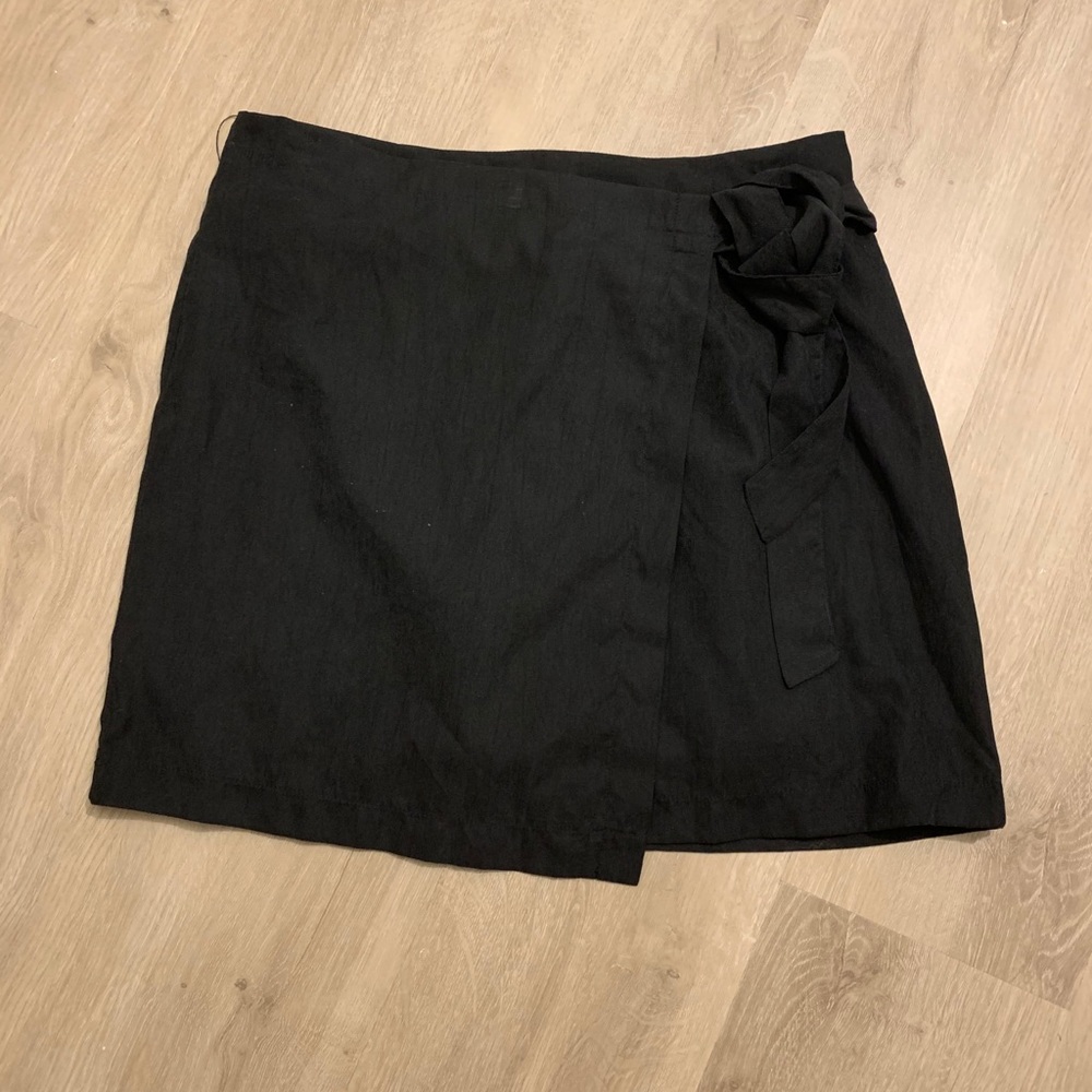 Wrap skirt in grey-black (HYFVE)